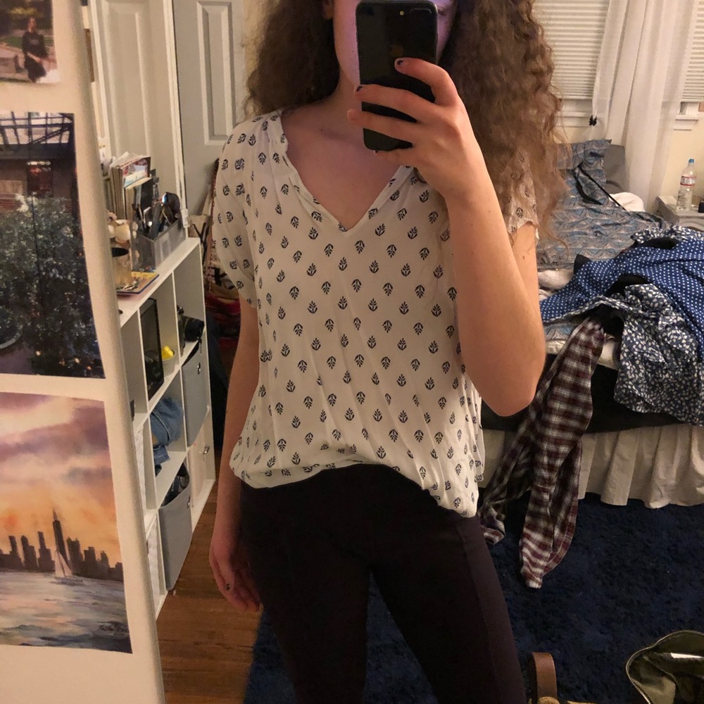 WHITE PATTERN BLOUSE